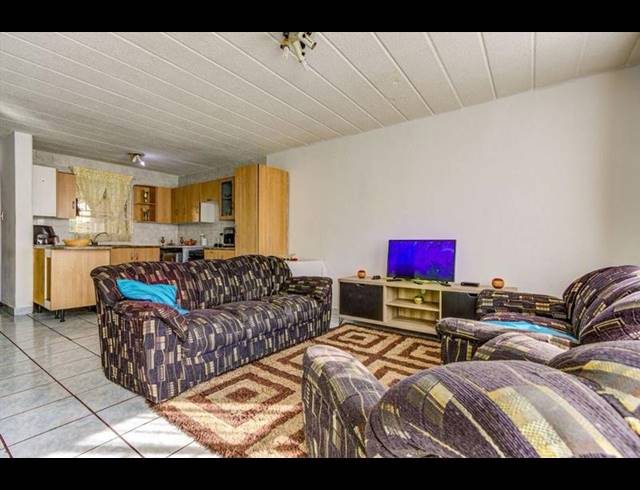 2 BEDROOM TOWNHOUSE FOR SALE IN RAVENSWOOD